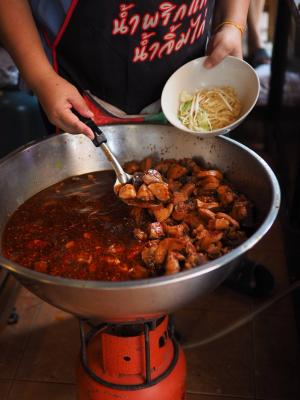 ร้านก๋วยเตี๋ยวเจ๊โหนก