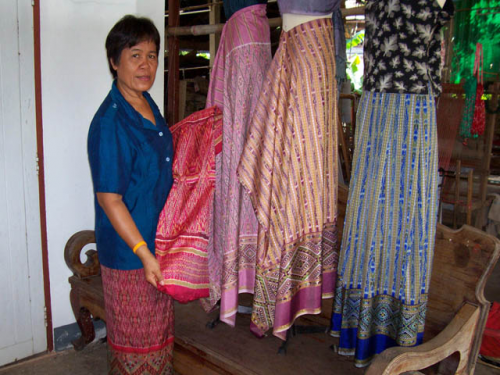 แหล่งทอผ้าพื้นเมืองบ้านโคกหม้อ