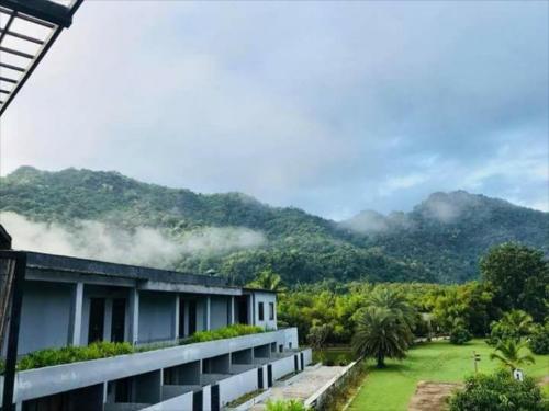 โรงแรมอวตาร มิราเคิลส์ (Avartarn Miracles Hotel) 454 หมู่ 3 ตำบล บ้านไร่ อำเภอ บ้านไร่, บ้านไร่, อุทัยธานี, ประเทศไทย, 61140 โทร.056 596 164